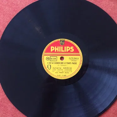 C’est à s’aimer que le temps passe / Chanson pour l'Auvergnat: Elle est a toi, cette chanson