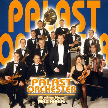 Palast Orchester mit seinem Sänger Max Raabe