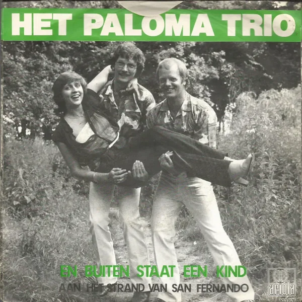 En buiten staat een kind / Aan het strand van San Fernando