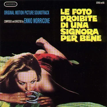 Le foto proibite di una signora per bene