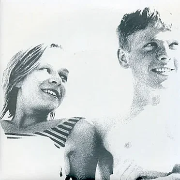 3.. 6.. 9 Seconds of Light