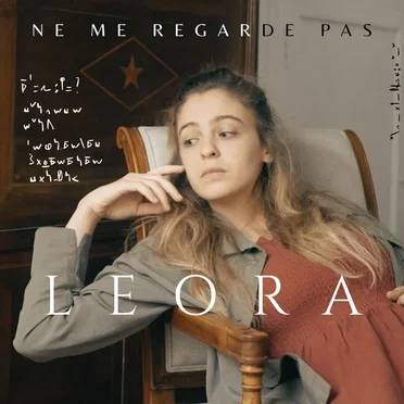 Ne me regarde pas by Leora - album cover