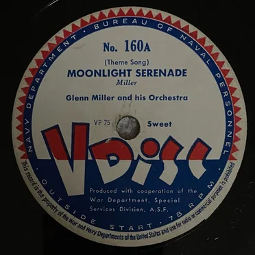 Moonlight Serenade / Don’t Be That Way / Blue Champagne