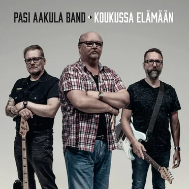 Koukussa elämään by Pasi Aakula Band - album cover