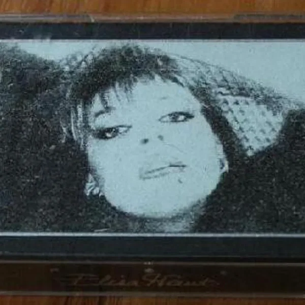 Elisa Waut