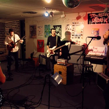 Live! on Radio K! 08-25-06 by STNNNG - album cover