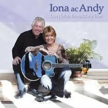 Llwybrau Breuddwydion by Iona ac Andy - album cover