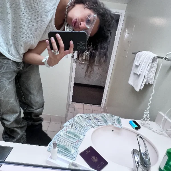 Dancing with Some Money in my Handzzz