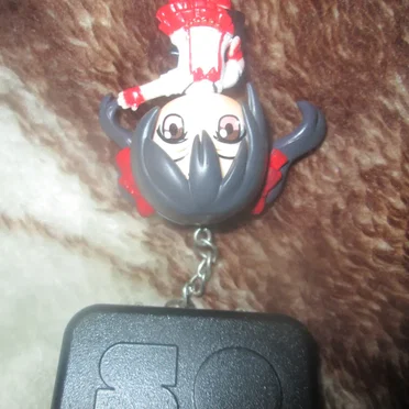 Using a Nico Yazawa Keychain as a Radio Antenna