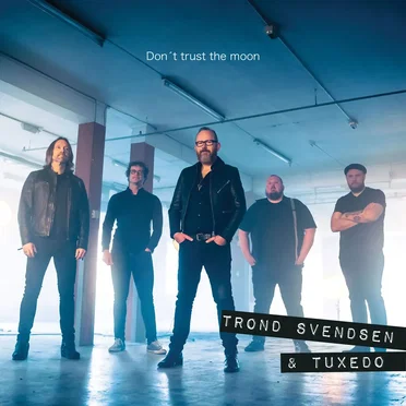 Don't Trust the Moon by Trond Svendsen & Tuxedo - album cover