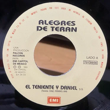 El teniente y Daniel / La mesera