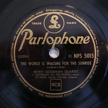 The World Is Waiting for the Sunrise / Oomph Fah Fah