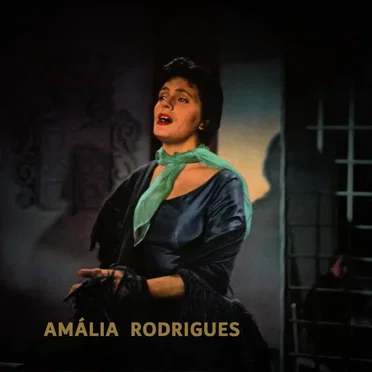 Amália Rodrigues com orquestra e guitarras
