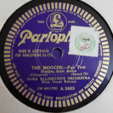 The Mooche / Sweet Chariot