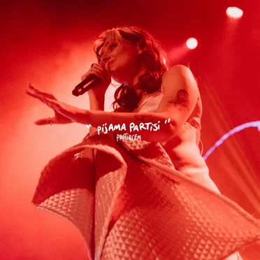 Öl İçimde (Live @Pijama Partisi)