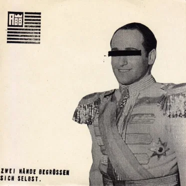 Zwei Hände begrüßen sich selbst