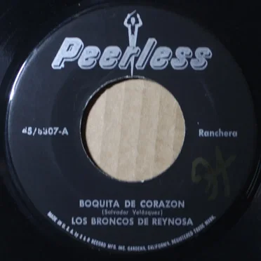 Boquita de corazón / Camisa negra