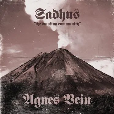 Sadhus: The Smoking Community / Agnes Vein