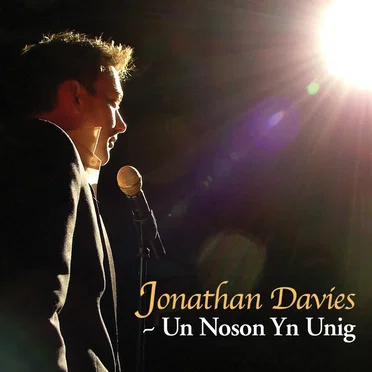 Un Noson Yn Unig by Jonathan Davies - album cover
