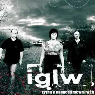 Sythu’n Nannedd Mewn i Wên