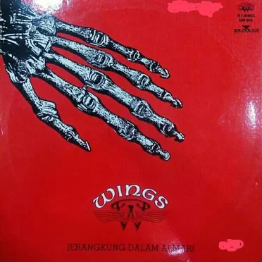 Jerangkung Dalam Almari by Wings - album cover