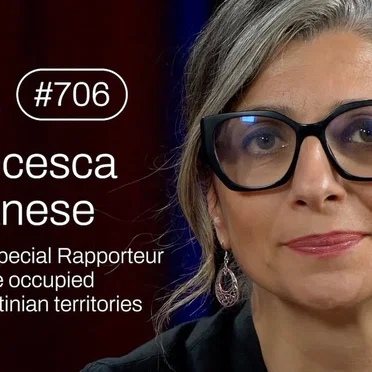 Jung & Naiv #706, „Francesca Albanese, UN Special Rapporteur on the Palestinian Territories“ by Tilo Jung - album cover