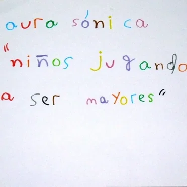 Niños jugando a ser mayores
