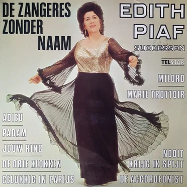 De Zangeres Zonder Naam zingt Edith Piaf successen