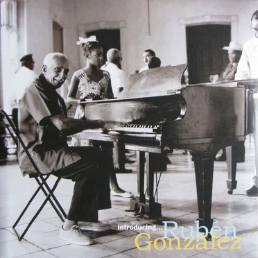 Rubén González