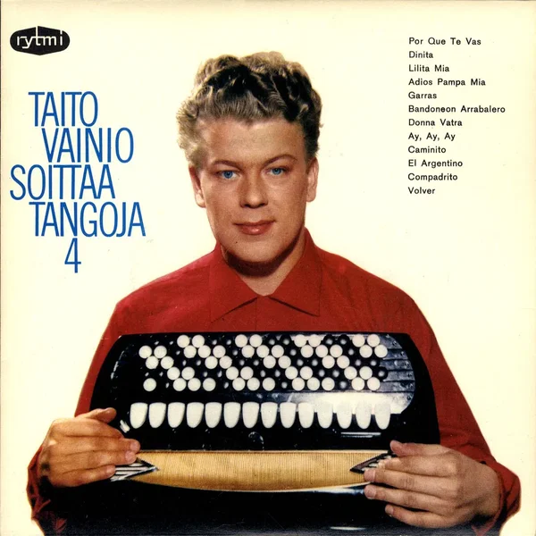 Taito Vainio soittaa tangoja 4