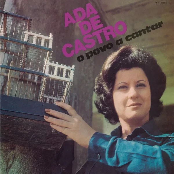 O povo a cantar