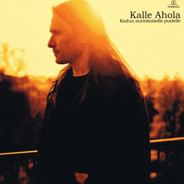 Kadun aurinkoiselle puolelle