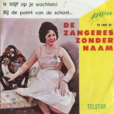 Ik blijf op je wachten! / Bij de poort van de school...