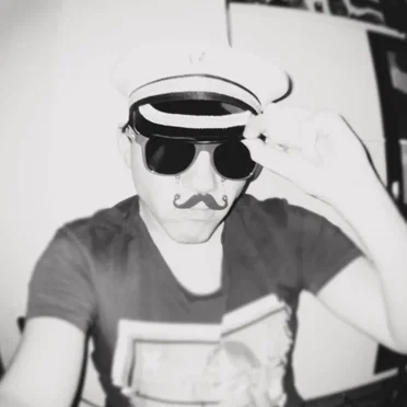 Mainstream Guy