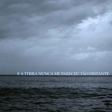 E A Terra Nunca Me Pareceu Tão Distante by E a Terra Nunca Me Pareceu Tão Distante - album cover