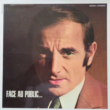 Face au public…