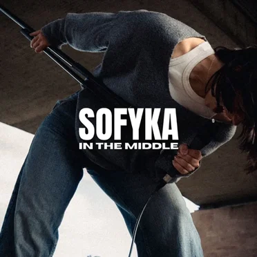 In the middle - Single by SOFYKA - album cover