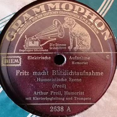 Fritz macht Blitzlichtaufnahme / Heute Schlachtefest