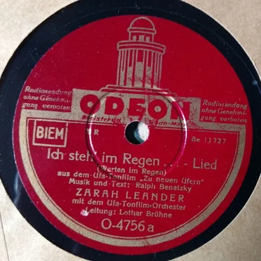 Ich steh’ im Regen… / Kinostar!