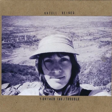 Y Gwyneb Iau / Trouble