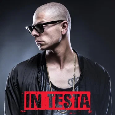 In testa