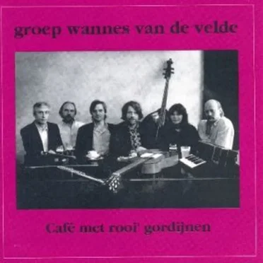 Café met rooi’ gordijnen