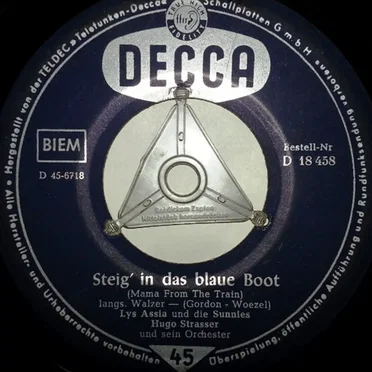 Steig in das blaue Boot