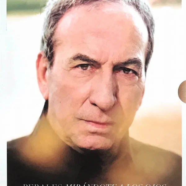 Mirándote a los ojos: Recuerdos, retratos y melodías perdidas