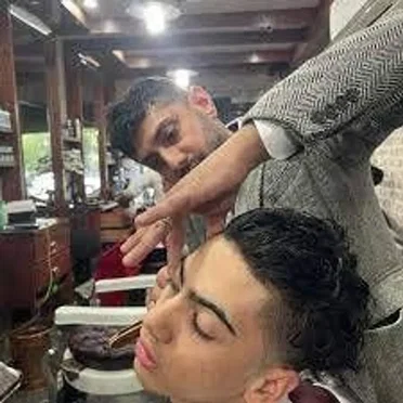 [ASMR] getting a haircut but your barber fucked up