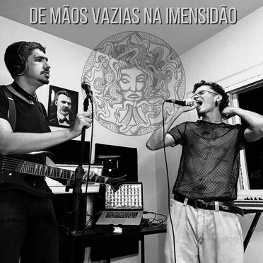 De Mãos Vazias na Imensidão