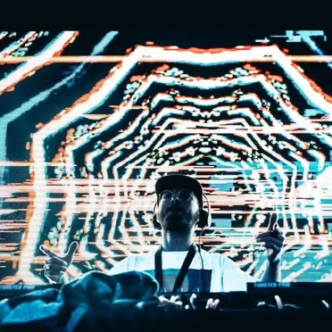 VIRTUAL REALITY CRIMINAL