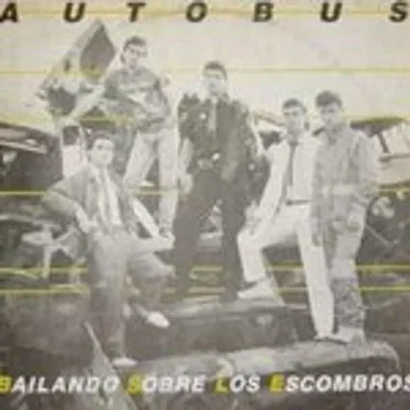 Bailando sobre los escombros