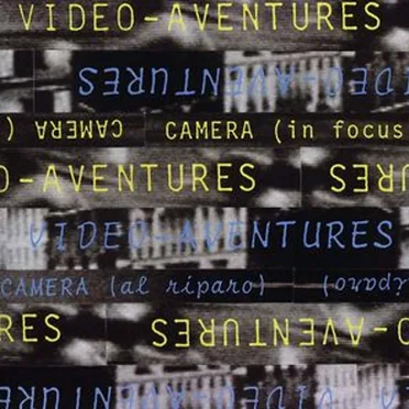 Camera (In Focus) / Camera (Al Riparo)