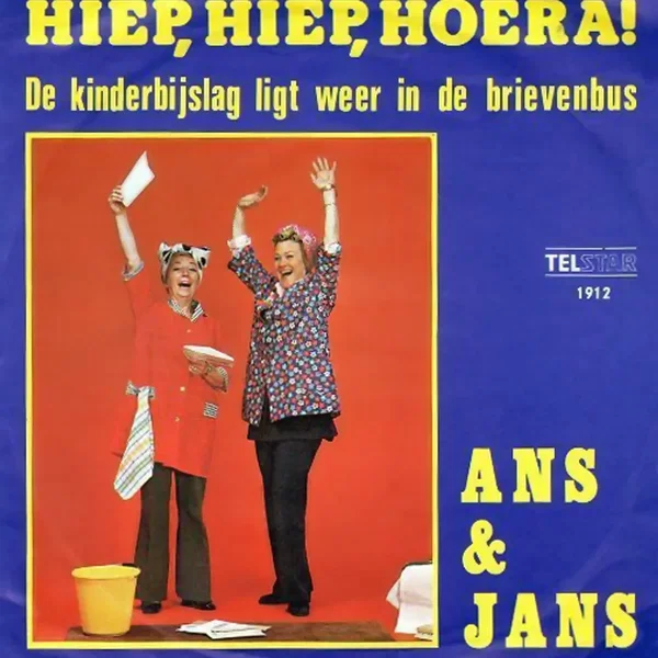 Hiep, hiep, hoera! De kinderbijslag ligt weer in de brievenbus / Ome Willem heeft ’n bruid (van de A.O.W.)